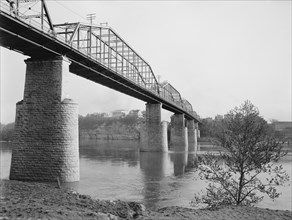 County Bridge, Tennessee River, Chattanooga, Tennessee, USA, Detroit Publishing Company, 1907