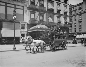 Stagecoach, Fifth Avenue, New York City, New York, USA, Detroit Publishing Company, 1900