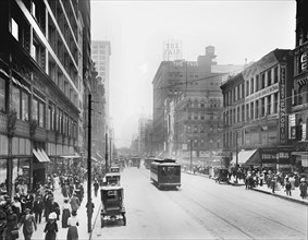 State Street, south from Madison, Chicago, Illinois, USA, Detroit Publishing Company, 1910