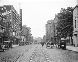 Euclid Avenue at 105th Street, Cleveland, Ohio, USA, Detroit Publishing Company, 1910