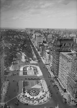 Fifth Avenue and the Plaza, North toward Central Park, New York City, New York, USA, Detroit Publishing Company, 1920