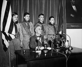 U.S. President Franklin Roosevelt giving Radio Address Congratulating Boy Scouts on 25th Anniversary of their Founding, Portrait, Washington DC, USA, Harris & Ewing, 1935