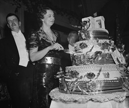 First Lady Eleanor Roosevelt Cutting Birthday Cake at Birthday Ball in honor of U.S. President Franklin Roosevelt, Willard Hotel, Washington DC, USA, Harris & Ewing, January 29, 1938