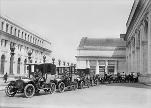 Taxicabs, Union Station, Washington DC, USA, Harris & Ewing, 1914