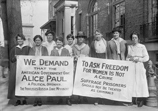 Suffragists with Banners, Washington DC, USA, Harris & Ewing, 1917