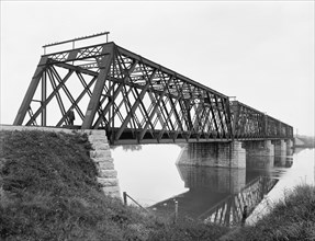 Railroad Bridge over Rock River, near Nelson, Illinois, USA, Detroit Publishing Company, 1898