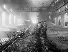 Workers Casting Pig Iron, Iroquois Smelter, Chicago, Illinois, USA, Detroit Publishing Company, 1900