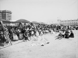 Beachgoers, Atlantic City, New Jersey, USA, Detroit Publishing Company, 1904