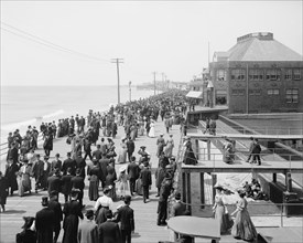 Crowded Boardwalk, Atlantic City, New Jersey, USA, Detroit Publishing Company, 1905