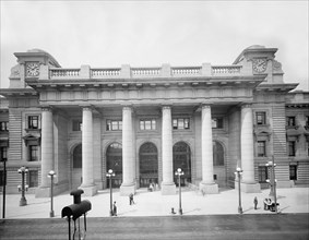 Passenger Terminal, Madison Street Entrance, Chicago and North Western Railroad, Chicago, Illinois, USA, Detroit Publishing Company, 1912