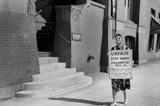 Woman Picketing Creamette Mfg. Co., Minneapolis, Minnesota, USA, John Vachon for U.S. Resettlement Administration, September 1939