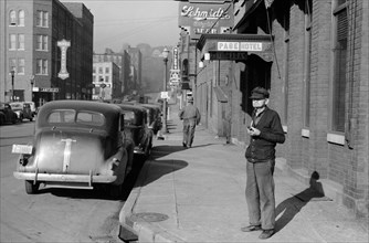 Street Scene, Dubuque, Iowa, USA, John Vachon for Farm Security Administration, April 1940