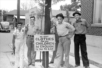 Employees of Coca-Cola Plant on Strike, Sikeston, Missouri, USA, John Vachon for Farm Security Administration, May 1940