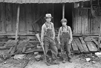 Children of Sam Nichols, Tenant Farmer, Arkansas, USA, Ben Shahn for U.S. Resettlement Administration, October 1935