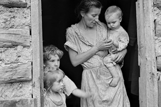 Wife and Children of Sharecropper, Arkansas, USA, Ben Shahn for U.S. Resettlement Administration, October 1935