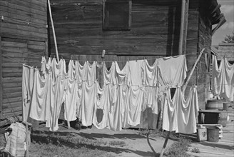 Clothesline, Winton, Minnesota, USA, Russell Lee, U.S. Resettlement Administration, August 1937