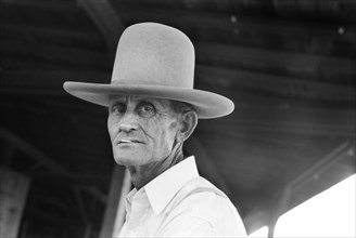 East Texan, Head and Shoulders Portrait, Jacksonville, Texas, USA, Russell Lee, Farm Security Administration, October 1939