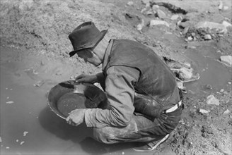 Prospector Panning Gold, Pinos Altos, New Mexico, USA, Russell Lee, Farm Security Administration, May 1940