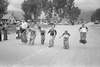 Boys Potato Sack Race, Labor Day Celebration, Ridgway, Colorado, USA, Russell Lee, Farm Security Administration, September 1940
