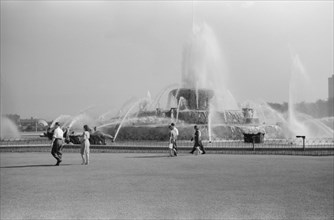 Buckingham Fountain, Grant Park, Chicago, Illinois, John Vachon, Farm Security Administration, July 1941