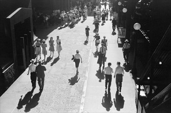 5 O'clock Crowd, Downtown Chicago, Illinois, USA, John Vachon, Farm Security Administration, July 1941
