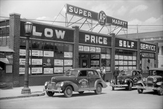 Super Market, Durham, North Carolina, USA, Jack Delano, Office of War Information, May 1940