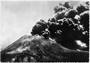 Volcano Eruption, Mt. Vesuvius, viewed from Naples, Italy, Postcard, circa 1944