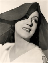 Lynn Fontanne, Publicity Portrait, 1932
