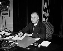 U.S. President Franklin Roosevelt at his Desk, Oval Office, White House, Washington DC, USA, Harris & Ewing, 1934
