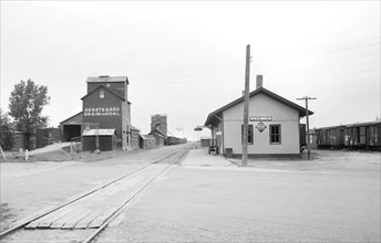 Railroad Station, Sisseton, South Dakota, USA, John Vachon, Farm Security Administration, September 1939