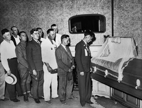 Honor Men of Bonus Expeditionary Forces, Viewing Body of Representative Edward E. Eslick who died Previous day while Delivering Impassioned Plea for Passage of Bonus Bill before House of Representativ...