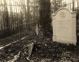 Theodore Roosevelt's Grave, Youngs Memorial Cemetery, Oyster Bay, New York, USA, 1922