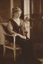 Helen Herron Taft (1861-1943), First Lady of the United States 1909-1913 as wife of U.S. President William Howard Taft, Full-Length Seated Portrait in Elegant Evening Gown and Tiara, Photograph by Har...