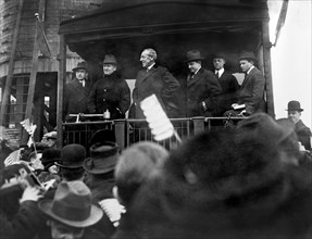 U.S. President Woodrow Wilson Speaking from the rear of Railroad Car during his tour of the country promoting his Preparedness Campaign, Waukegan, Illinois, USA, International News Photos, January 191...