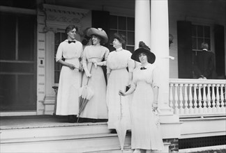 Jessie Wilson, Margaret Wilson, Mrs. Woodrow Wilson, Eleanor Randolph Wilson, Full-length Portrait Standing on Porch Steps of Summer Residence, Sea Girt, New Jersey, USA, Bain News Service, July 1912