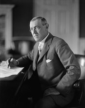 U.S. President Woodrow Wilson sitting at Desk in White House Oval Office during his first term in office, Washington, D.C., USA, Harris & Ewing, between 1913 and 1916