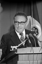 U.S. Secretary of State, Henry Kissinger, half-length portrait, Standing behind Podium, Speaking at Press Conference, Washington, D.C., USA, photograph by Thomas J. O'Halloran, November 1975