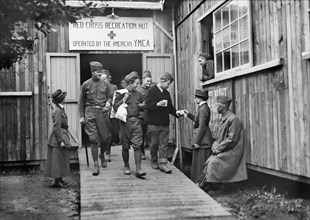 American Soldiers leaving American Red Cross Recreation Hut at Base Hospital No. 6