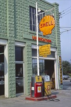 Shell Gasoline Station, Delaware Street, 1976