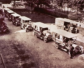 Ambulances carrying wounded Soldiers to Field Hospital No. 1, Neuilly, 1918