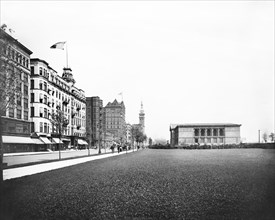 Art Institute of Chicago and Grant Park (right)