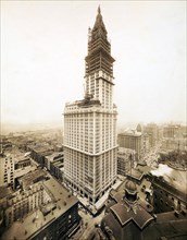 Woolworth Building under construction