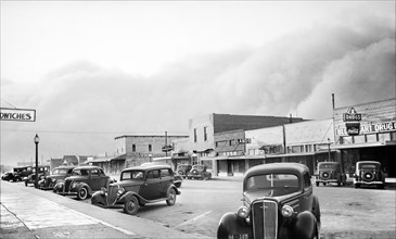 Street scene with approaching dust storm