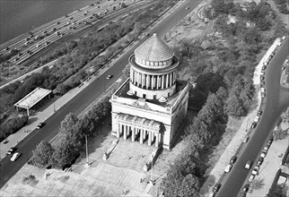 High angle view of Former U.S. President Ulysses S. Grant's tomb