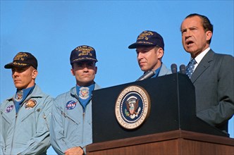 U.S. President Richard M. Nixon and astronauts  (l-r) John L. Swigert Jr.