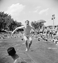 Swimmers at municipal swimming pool, Washington, D.C., USA, Marjory Collins, U.S. Office of War