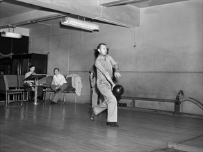 Man bowling at bowling alley, New York City, New York, USA, Marjory Collins, U.S. Office of War