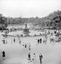 Crowd at Bethesda Fountain, Central Park, New York City, New York, USA, Marjory Collins, U.S.