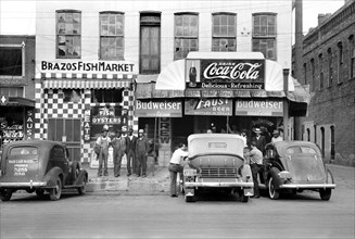 Street scene, Waco, Texas, USA, Russell Lee, U.S. Farm Security Administration, 1939
