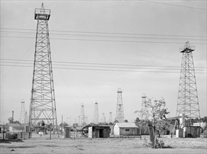 Forest of oil derricks, Kilgore, Texas, USA, Russell Lee, U.S. Farm Security Administration, April